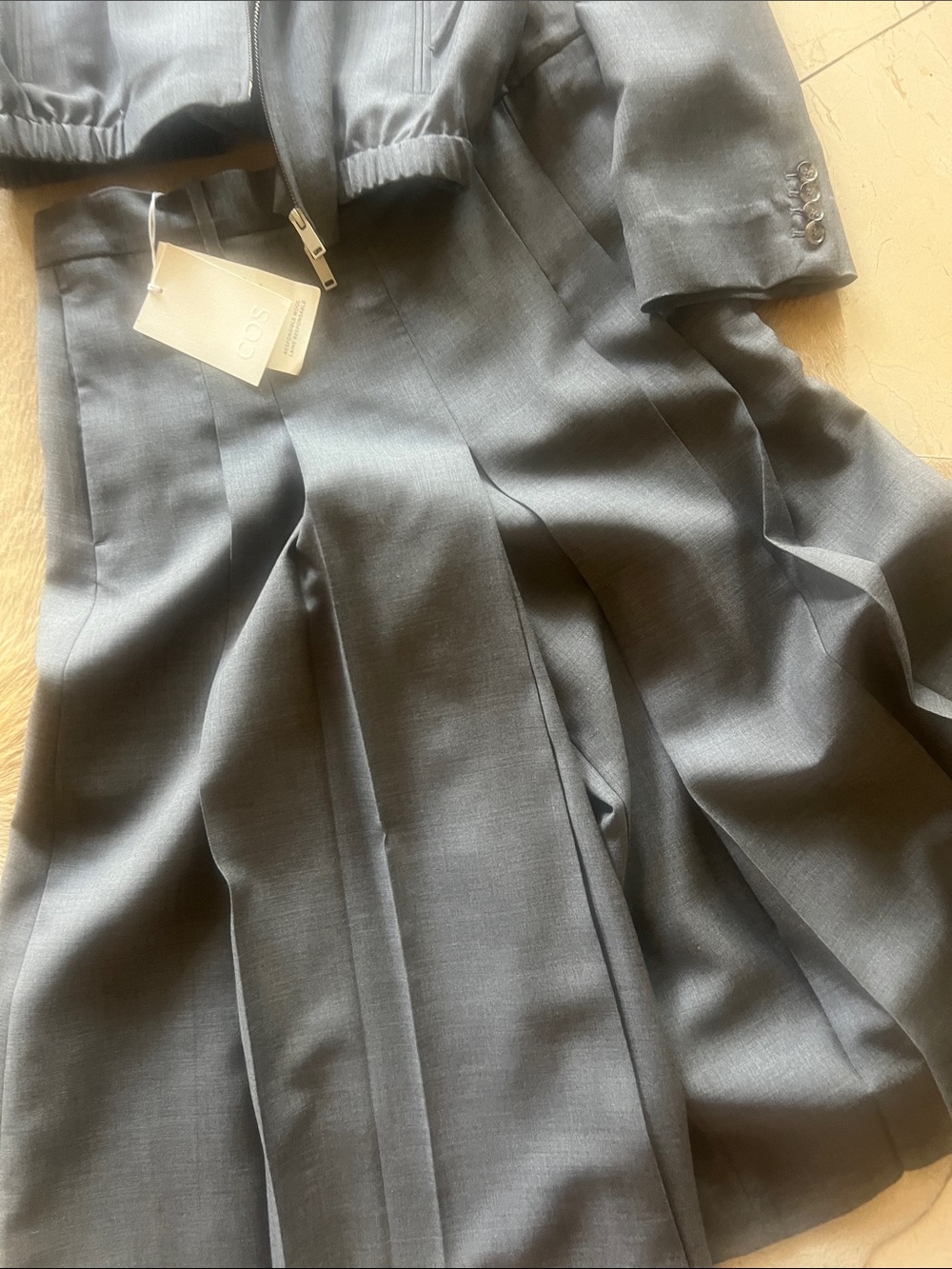 COS tailored set with folded a line skirt and a hooded jacket 6 - Picture 8 of 14